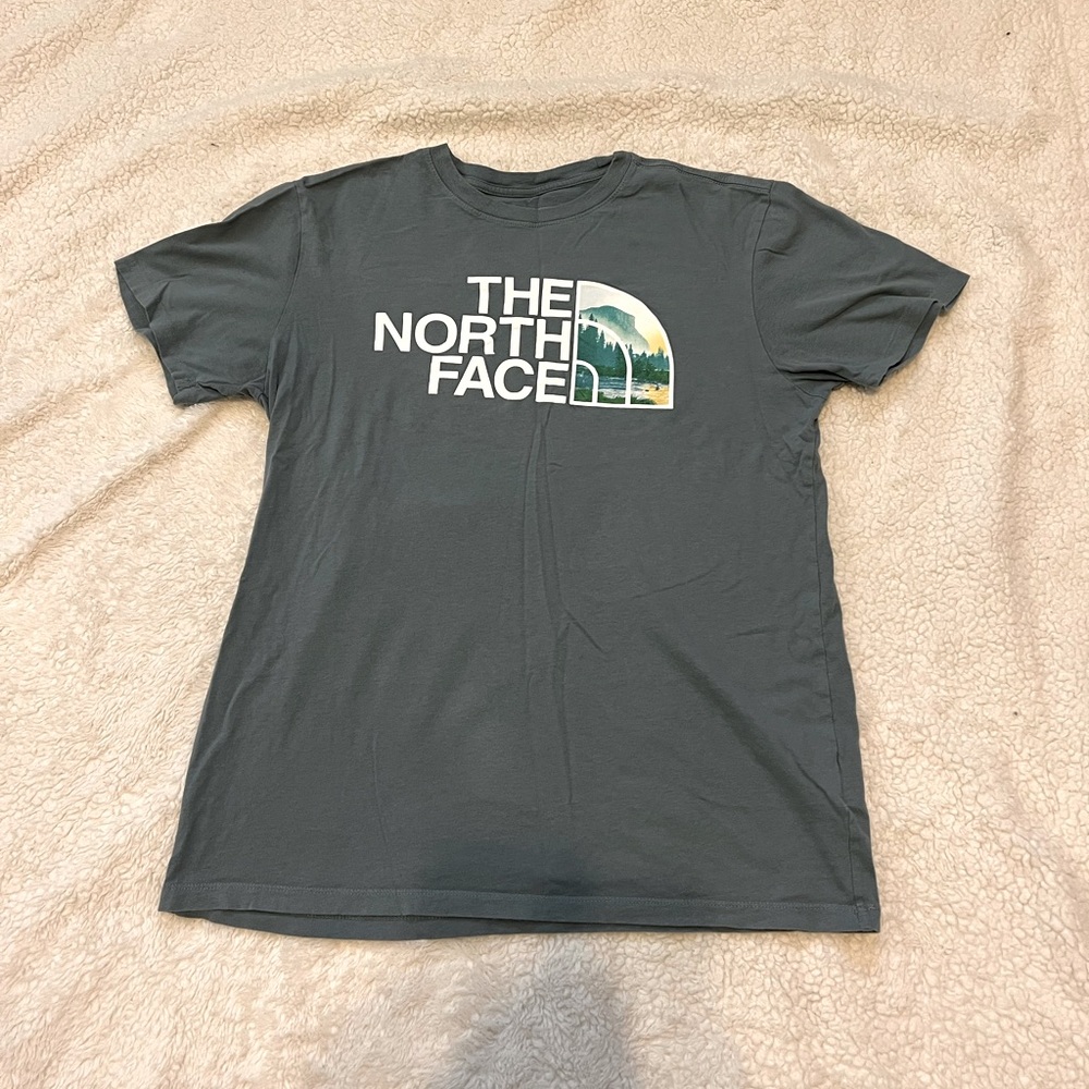 Men’s north face tee